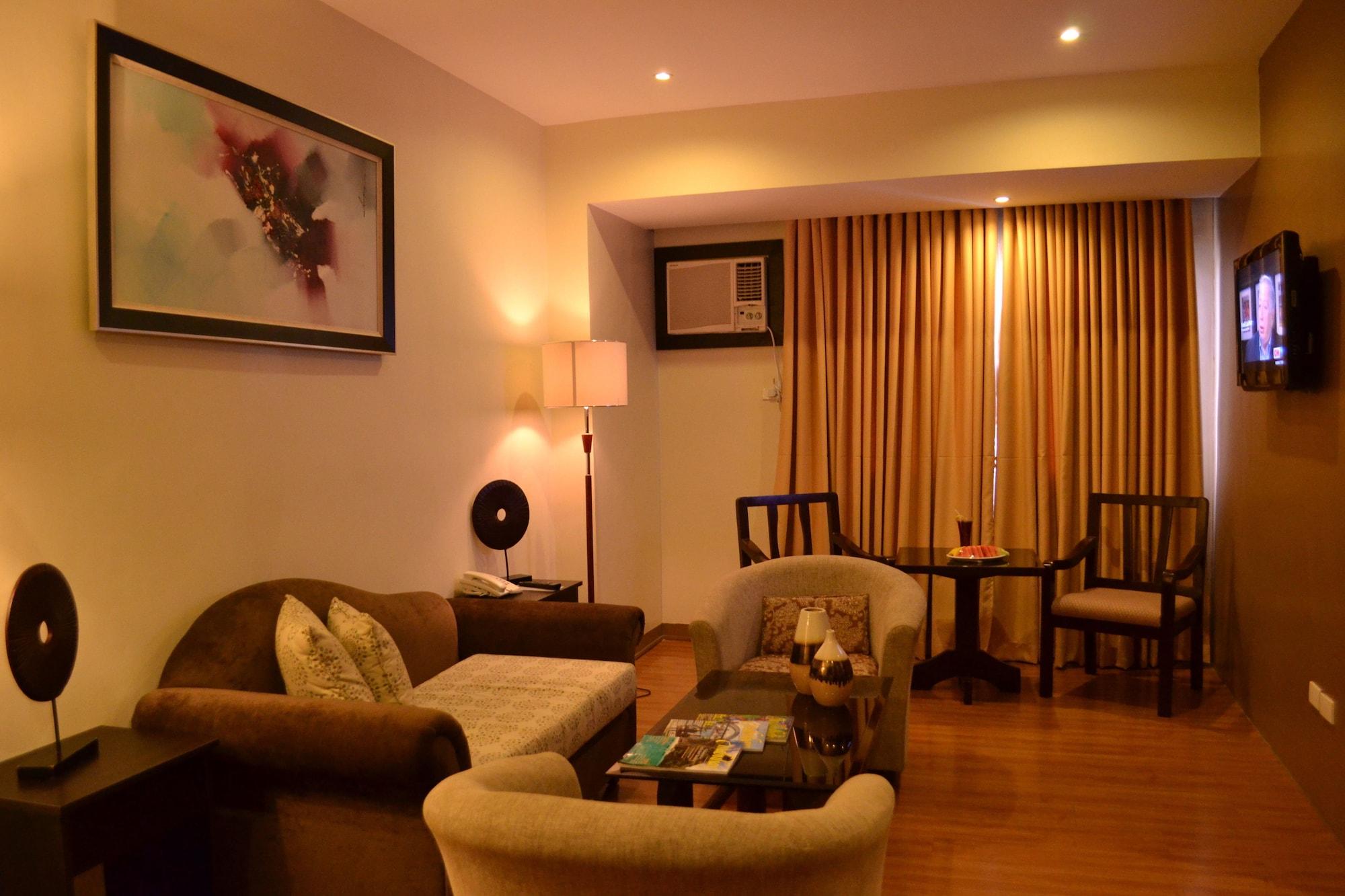 The Pinnacle Hotel And Suites Davao City Esterno foto