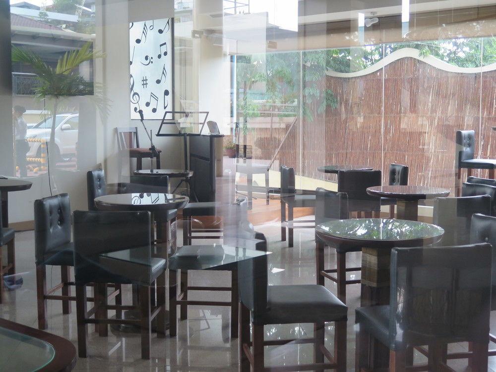 The Pinnacle Hotel And Suites Davao City Esterno foto