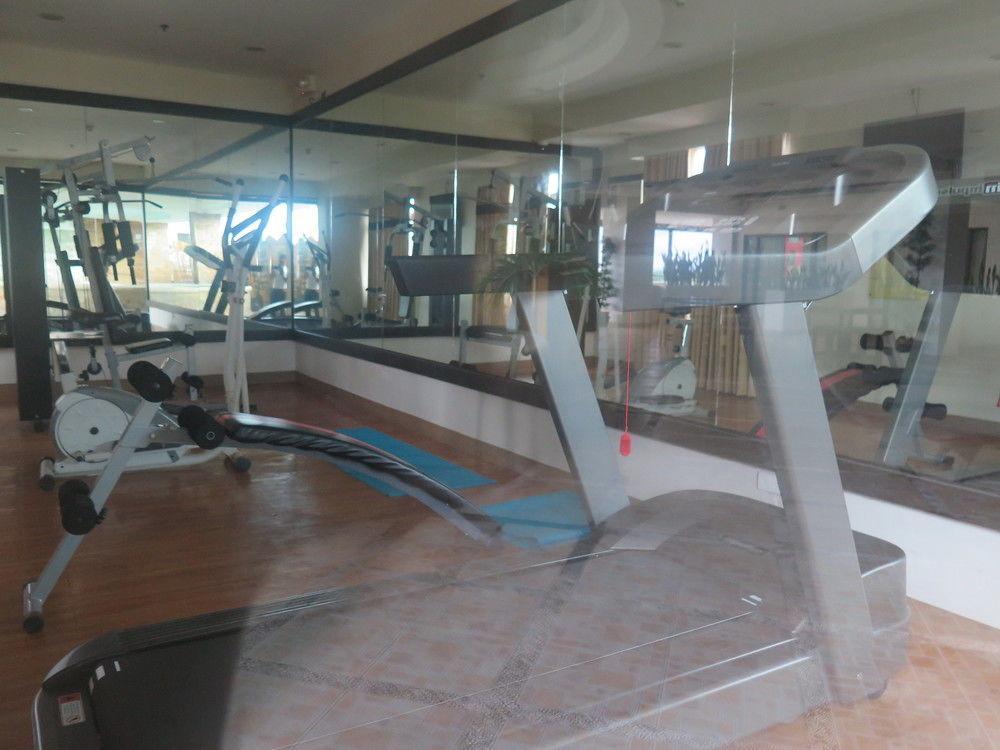 The Pinnacle Hotel And Suites Davao City Esterno foto