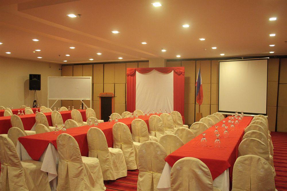 The Pinnacle Hotel And Suites Davao City Esterno foto