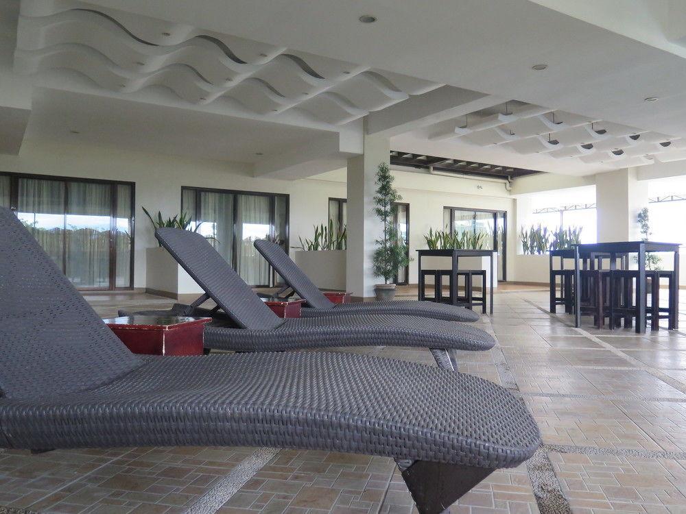 The Pinnacle Hotel And Suites Davao City Esterno foto
