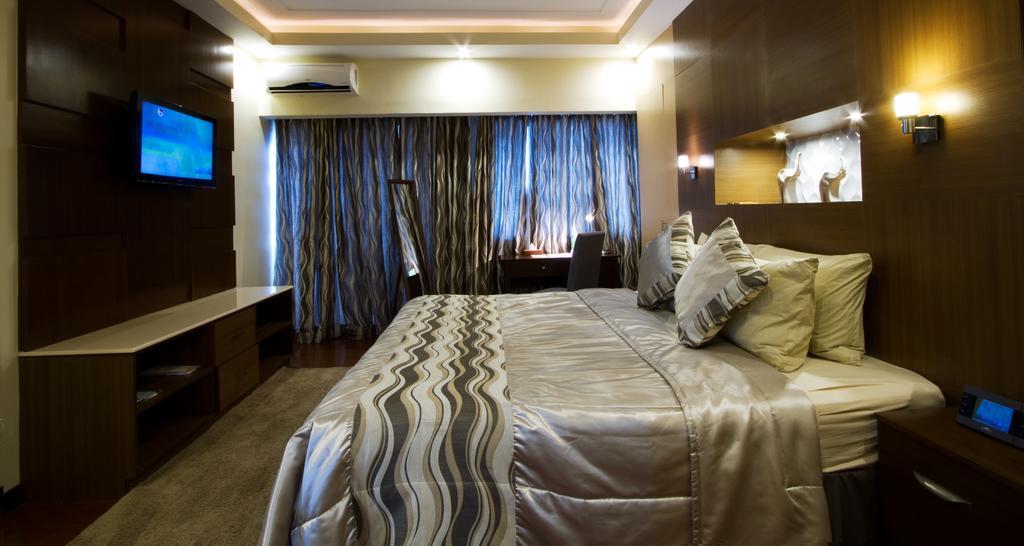The Pinnacle Hotel And Suites Davao City Esterno foto