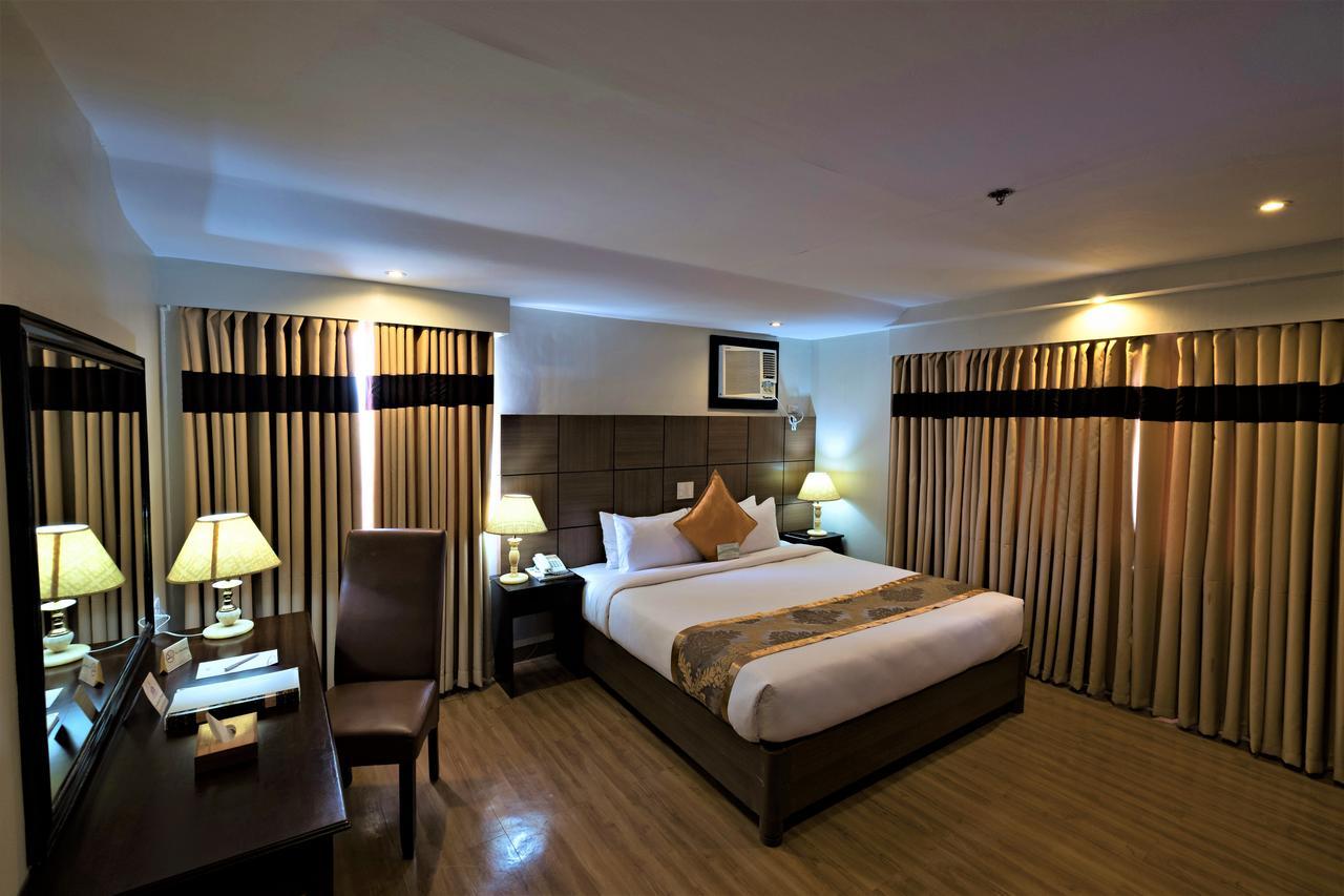 The Pinnacle Hotel And Suites Davao City Esterno foto