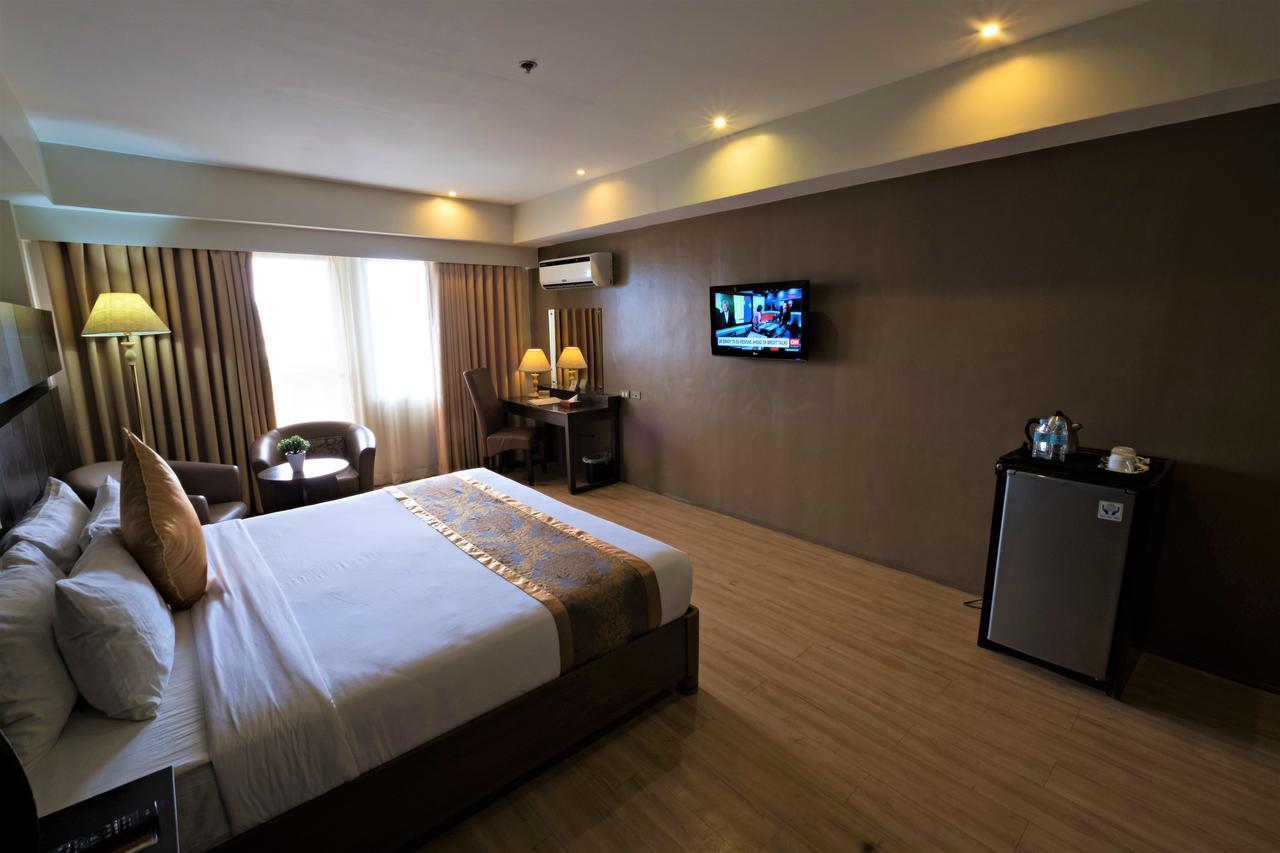 The Pinnacle Hotel And Suites Davao City Esterno foto