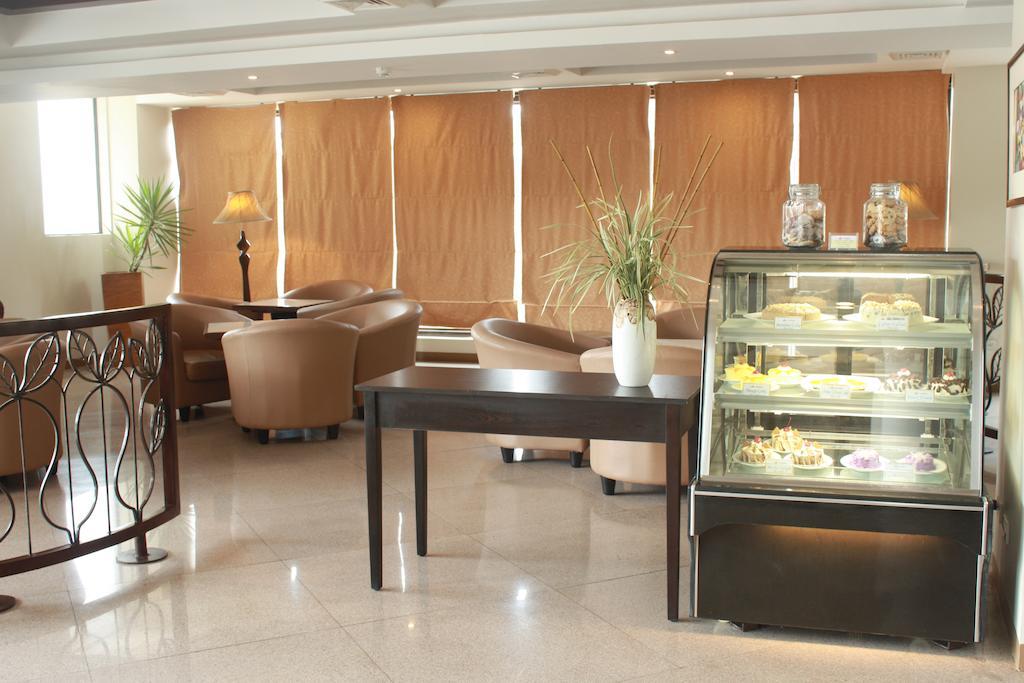 The Pinnacle Hotel And Suites Davao City Esterno foto