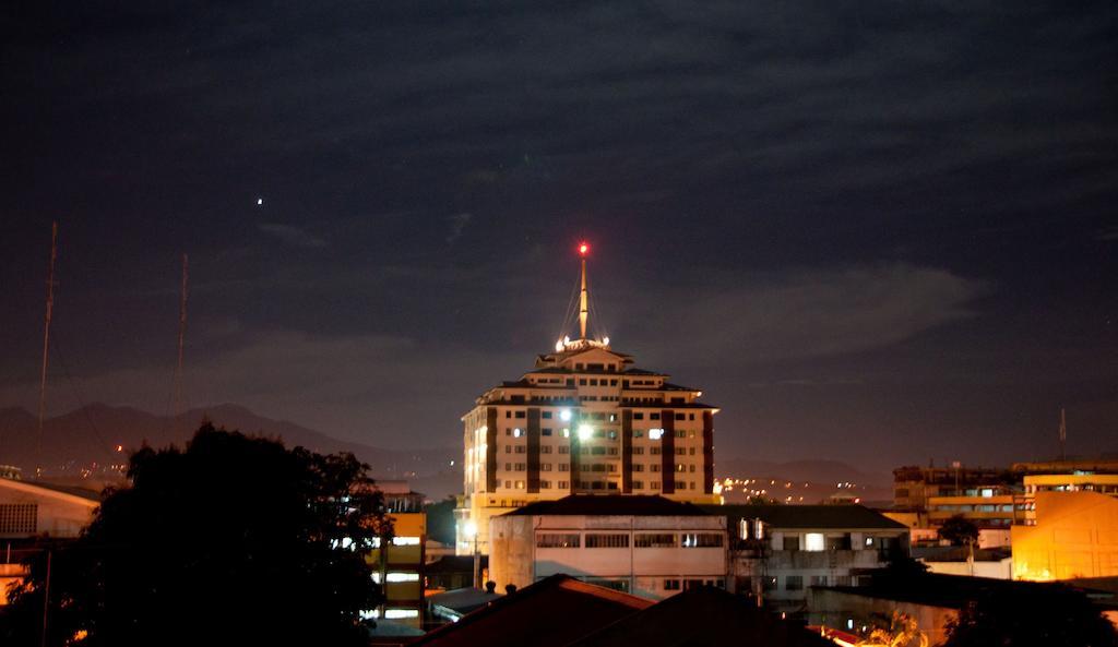 The Pinnacle Hotel And Suites Davao City Esterno foto