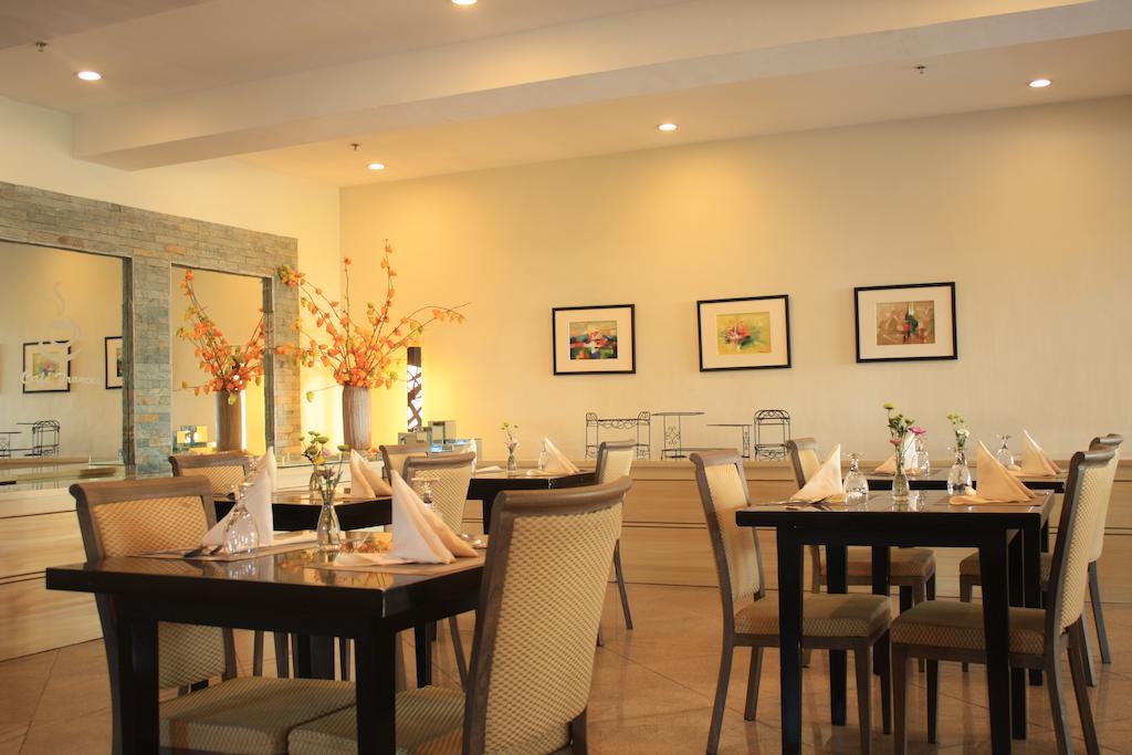 The Pinnacle Hotel And Suites Davao City Esterno foto